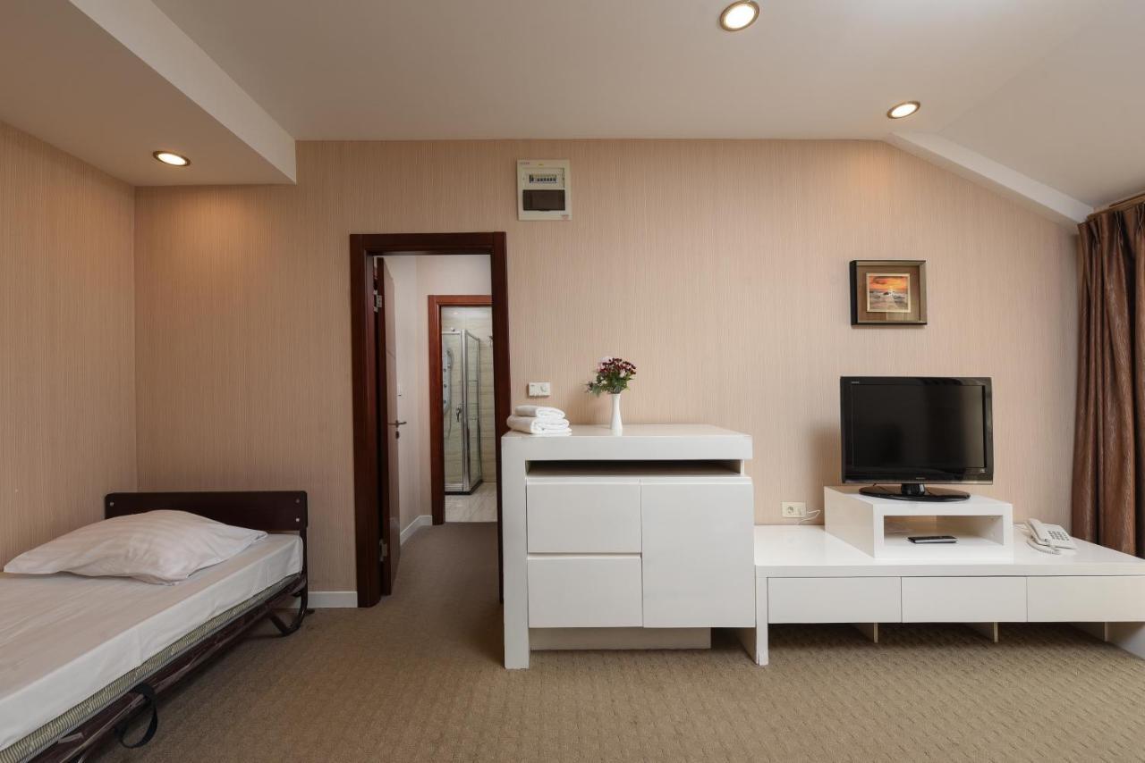 Family Hotel Zane 파그 외부 사진